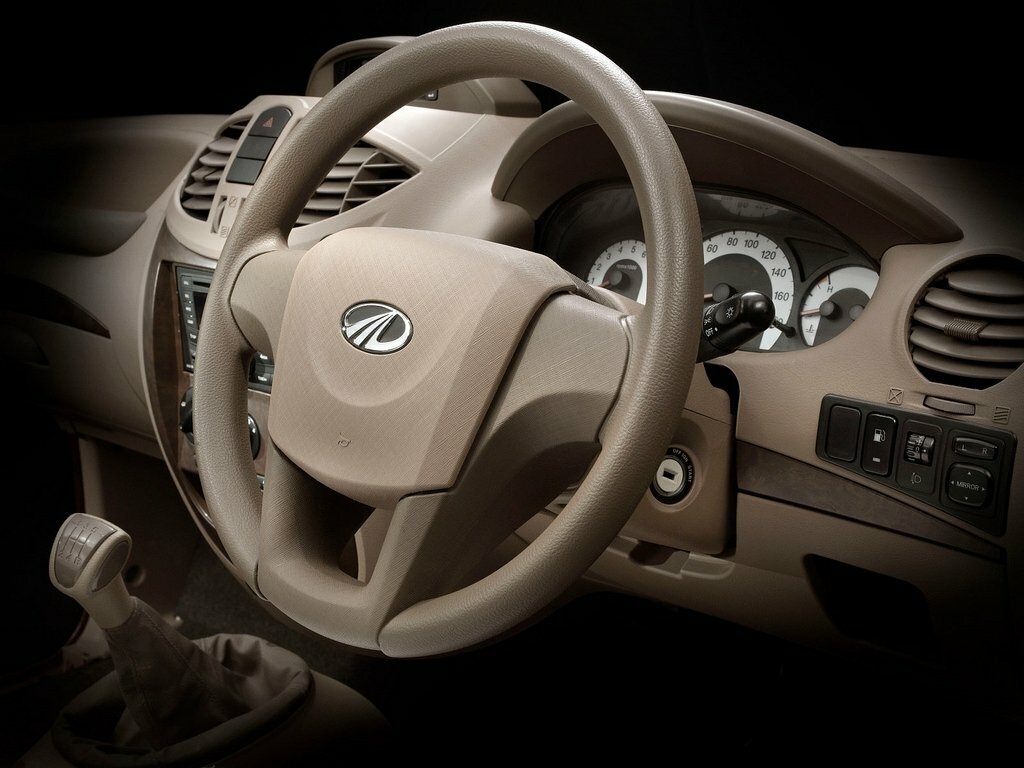 Mahindra Xylo 2009 – 2019 Компактвэн — фото 4