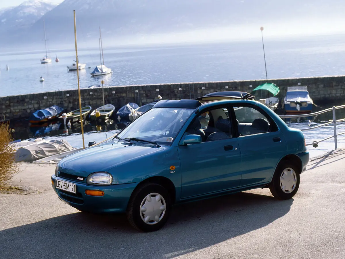 Mazda 121 II Седан — сүрөт 4