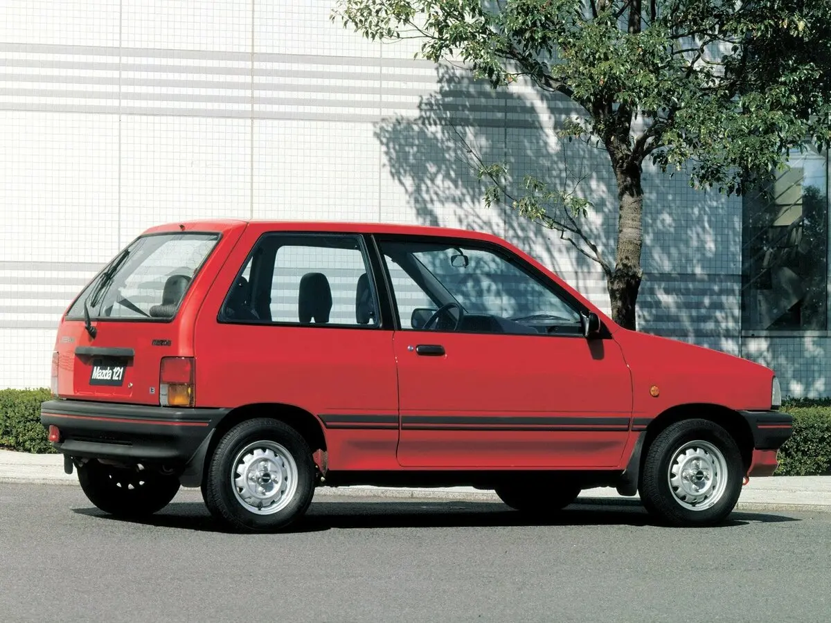 Mazda 121 I Хэтчбек 3 дв. — сүрөт 2