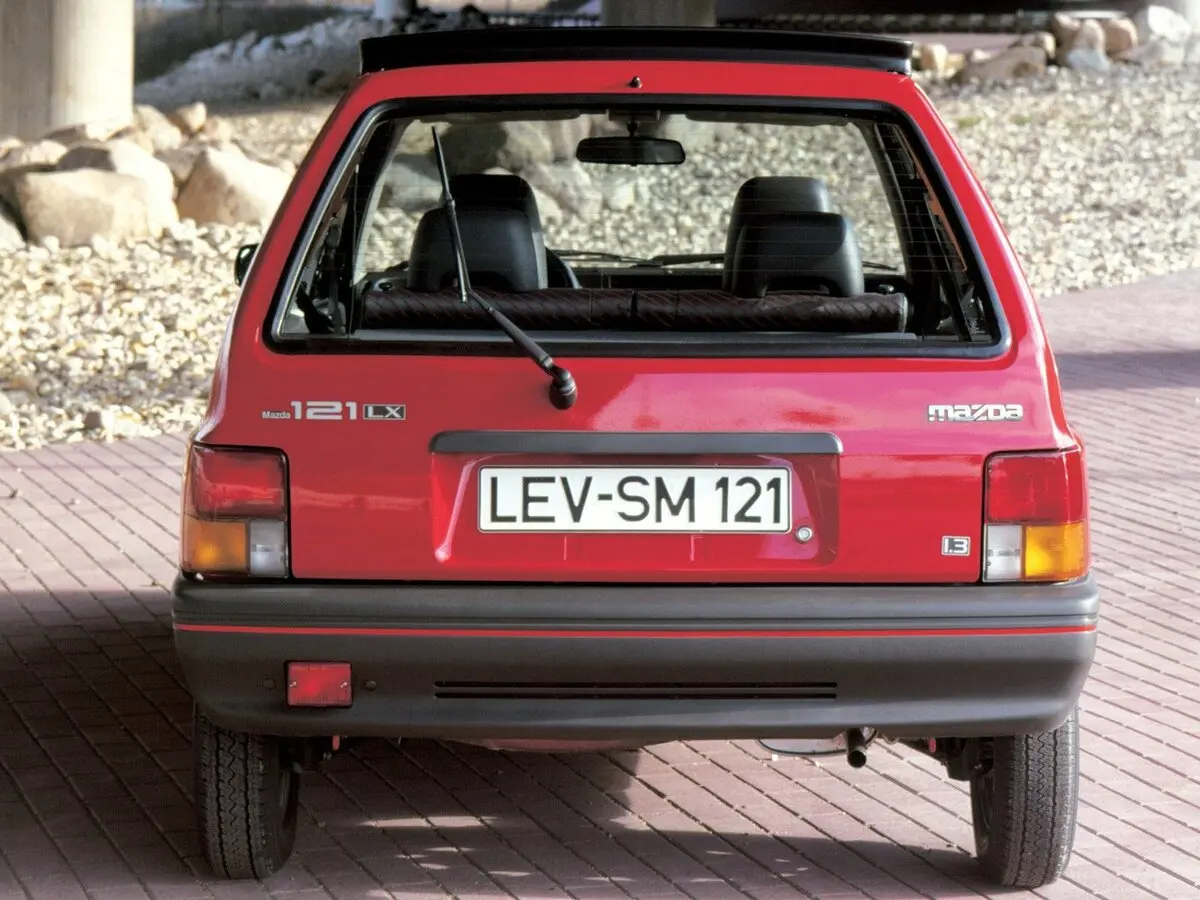 Mazda 121 I Хэтчбек 3 дв. — сүрөт 3