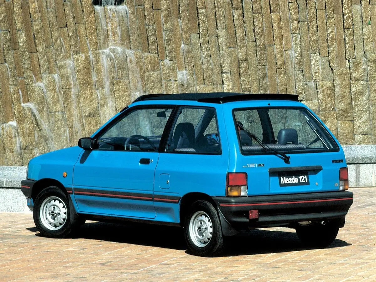 Mazda 121 I Хэтчбек 3 дв. — сүрөт 4
