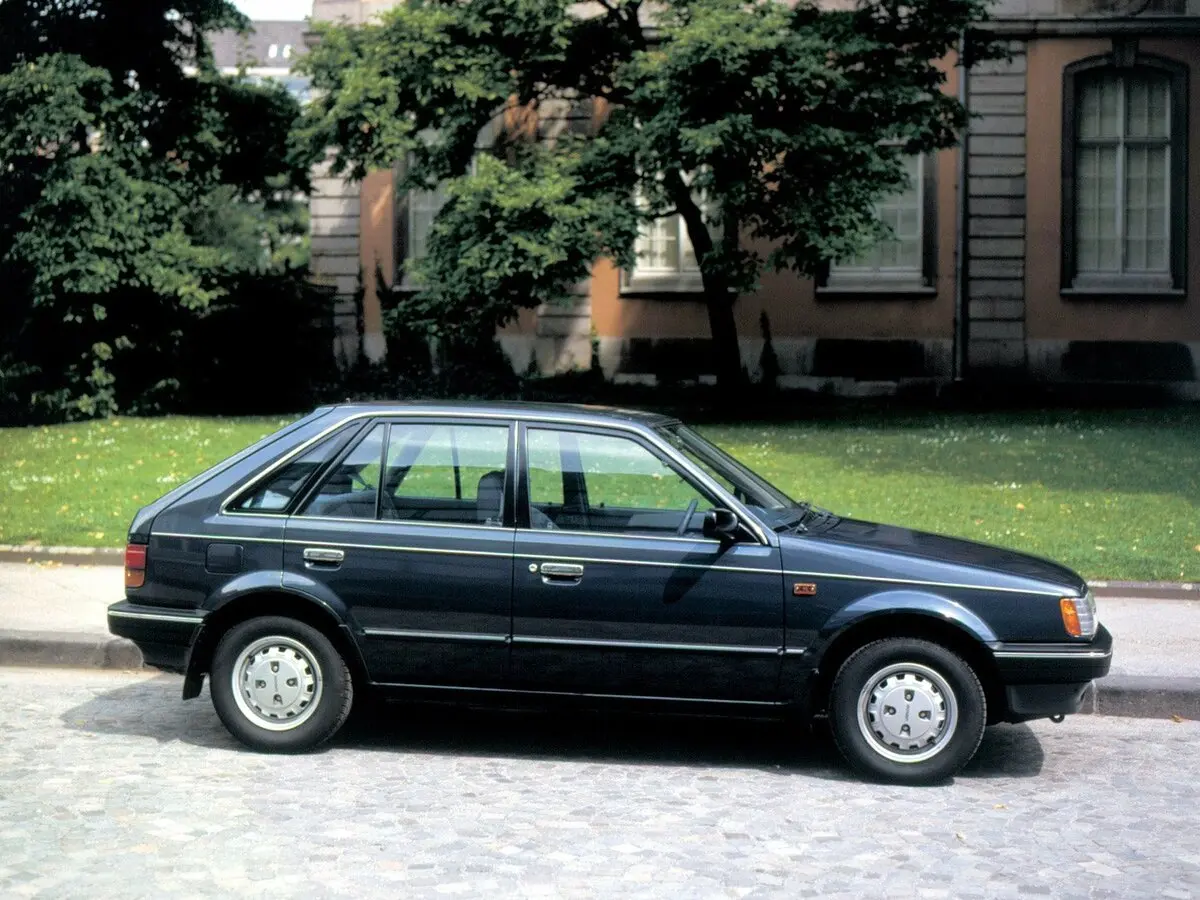 Mazda 323 III (BF) Хэтчбек 5 дв. — фото 2