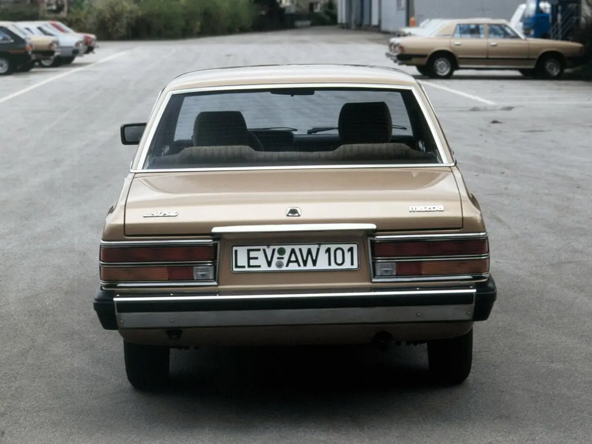 Mazda 929 LA4 Седан — сүрөт 3