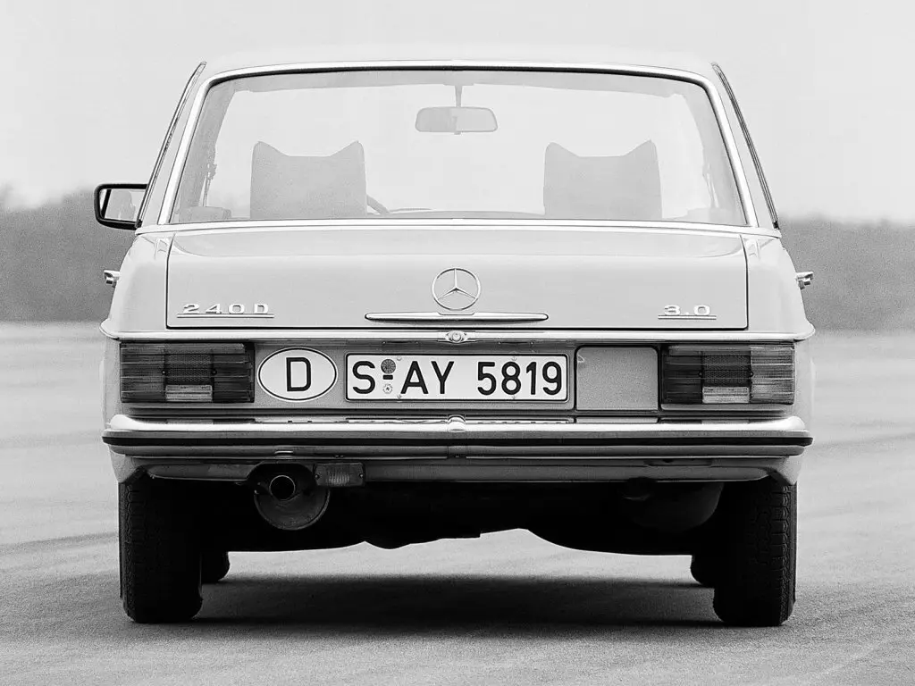 Mercedes-Benz W115 1968 – 1977 Седан — сүрөт 3