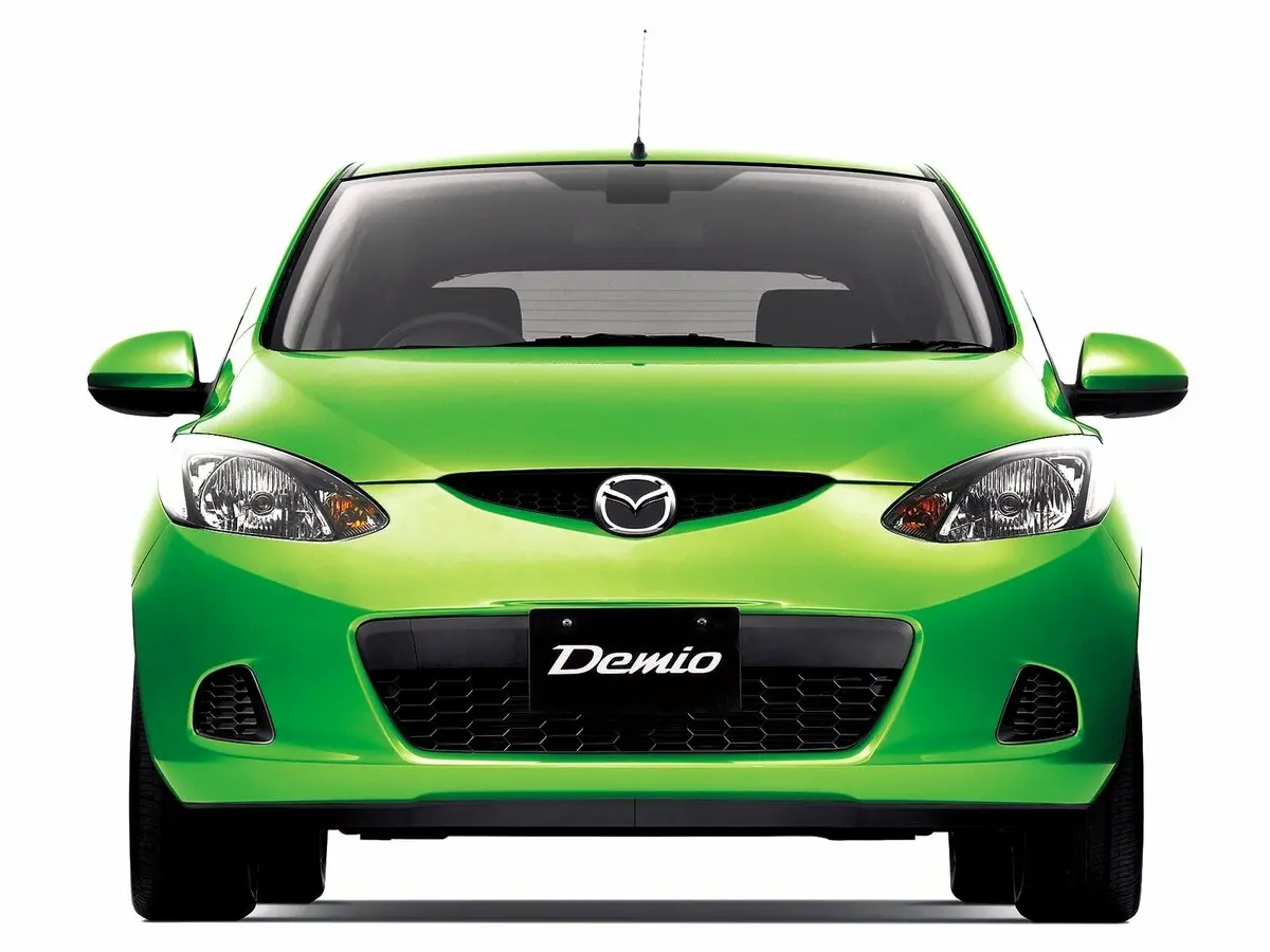 Mazda Demio III (DE) Хэтчбек 5 дв. — фото 3