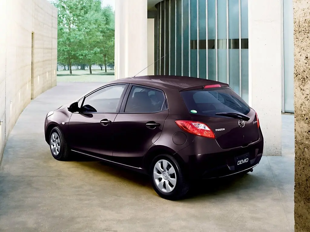 Mazda Demio III (DE) Хэтчбек 5 дв. — фото 5