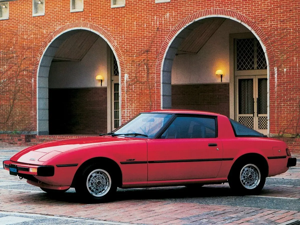 Mazda RX-7 I (SA) Купе — photo 2