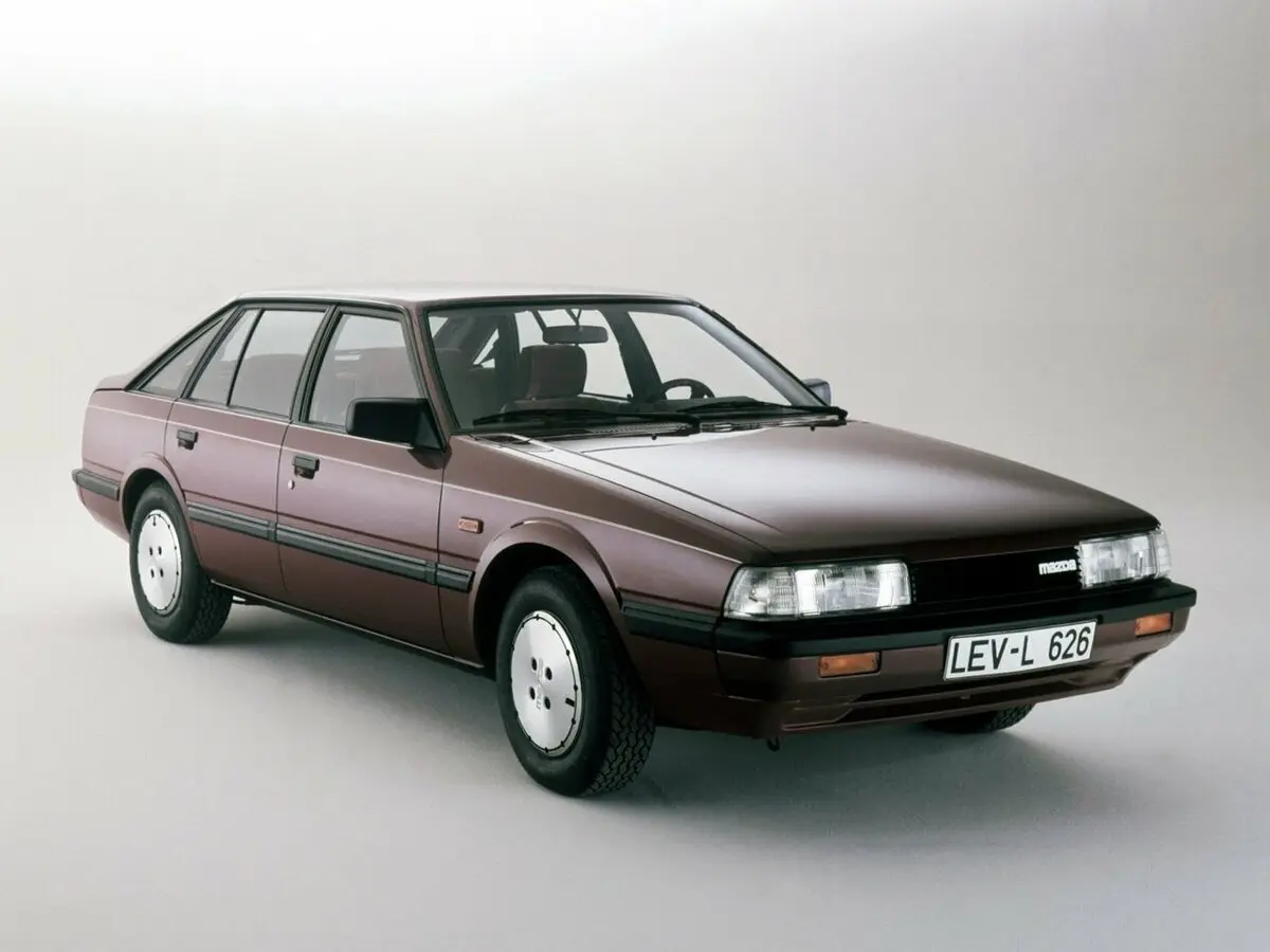 Mazda 626 II (GC) Лифтбек