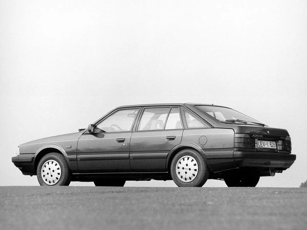 Mazda 626 II (GC) Лифтбек — фото 3