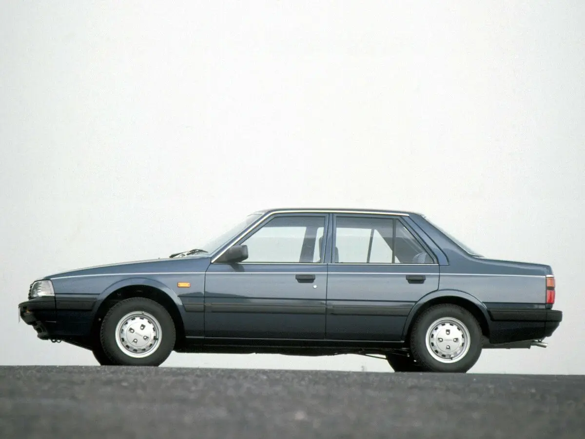 Mazda 626 II (GC) Седан — фото 2