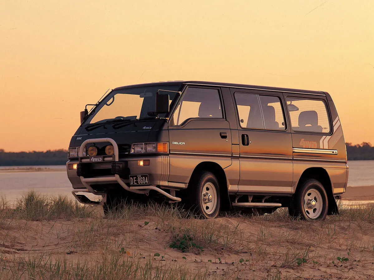 Mitsubishi Delica III Минивэн