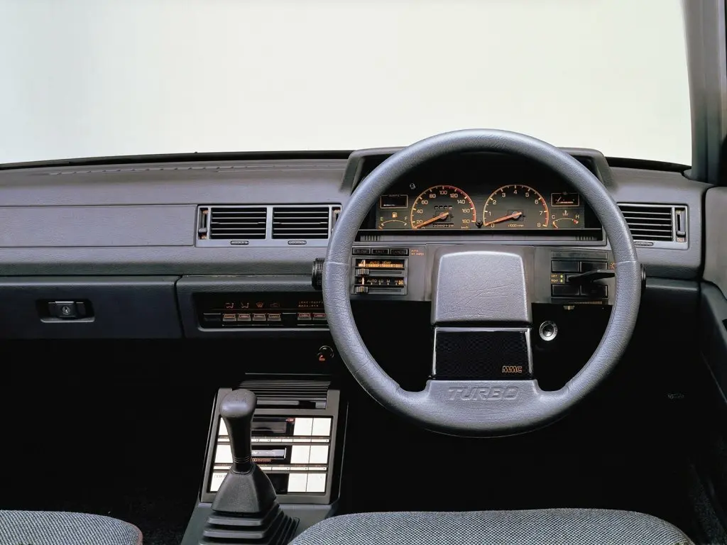 Mitsubishi Galant V Седан — сүрөт 3