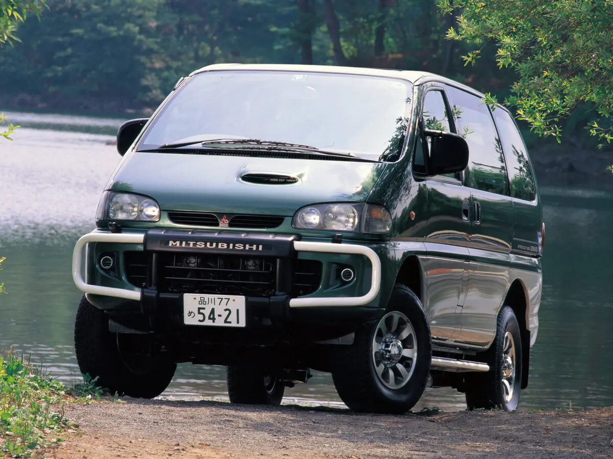 Mitsubishi Delica IV Минивэн — сүрөт 3