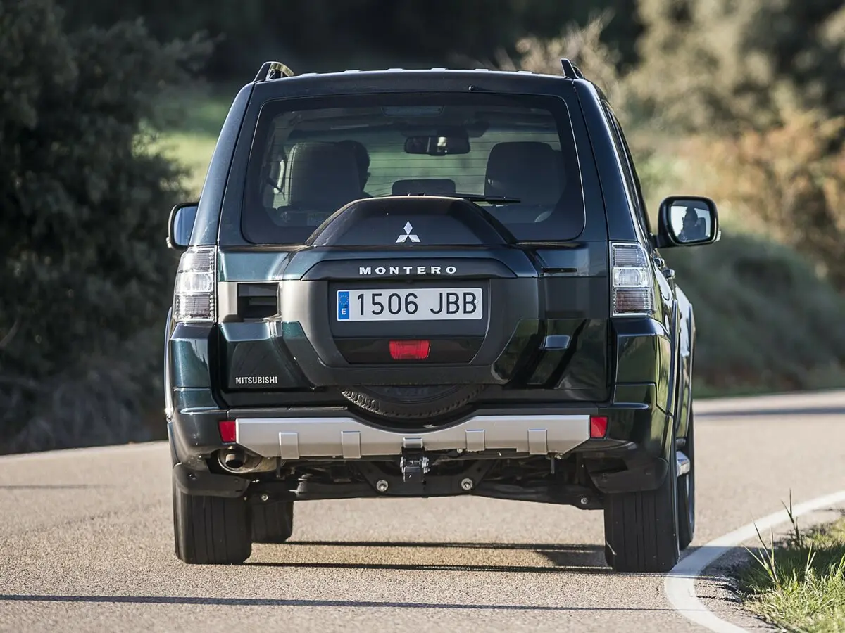 Mitsubishi Montero IV Внедорожник 5 дв. — сүрөт 4