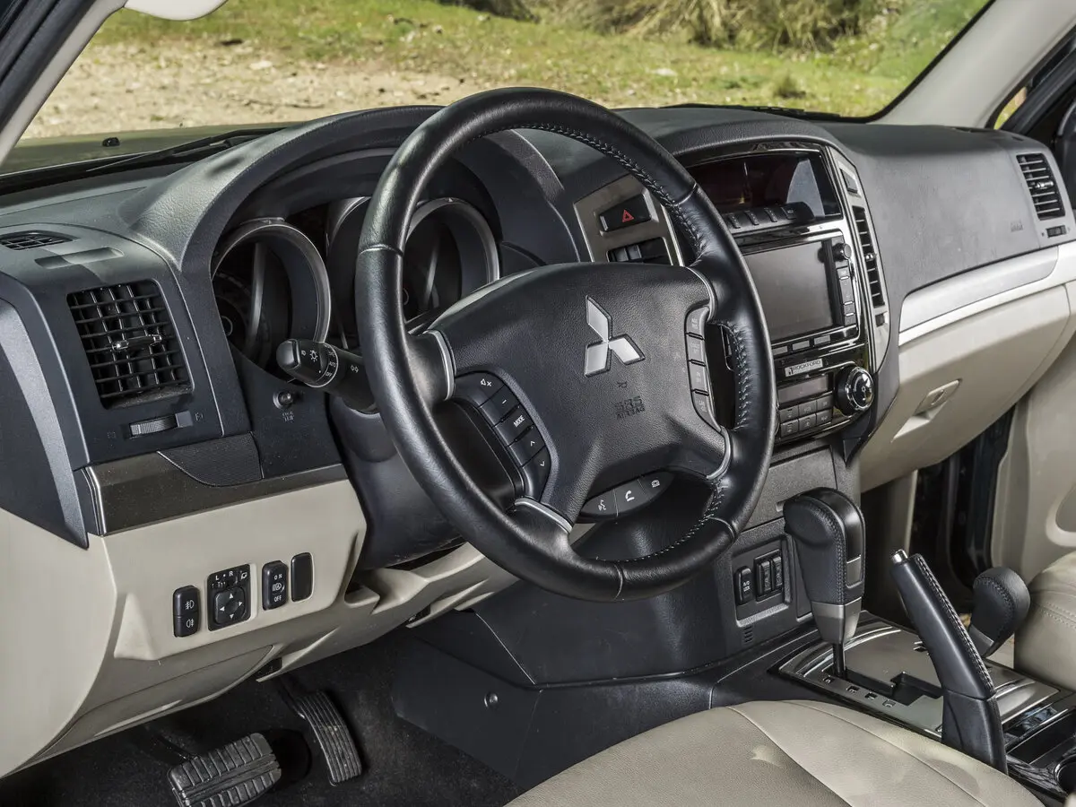 Mitsubishi Montero IV Внедорожник 5 дв. — сүрөт 9