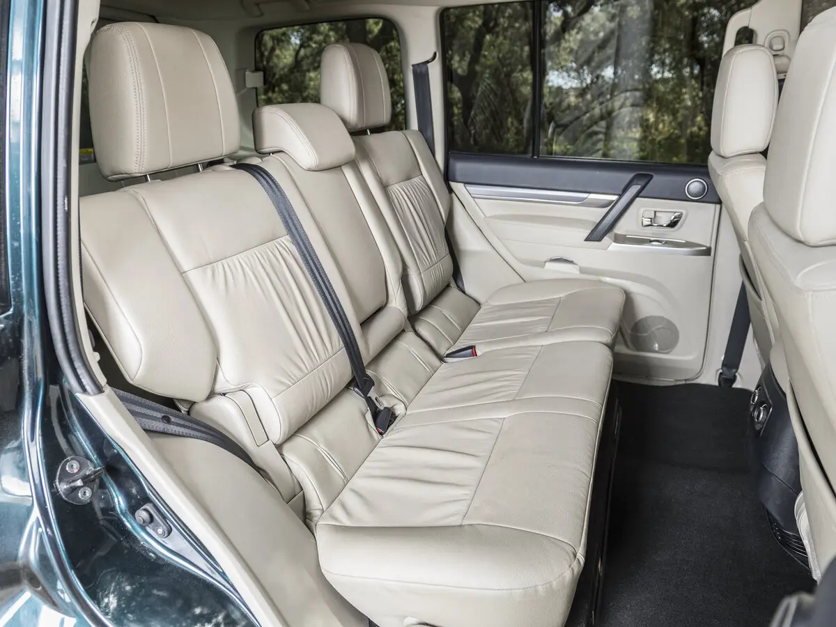 Mitsubishi Montero IV Внедорожник 5 дв. — сүрөт 10
