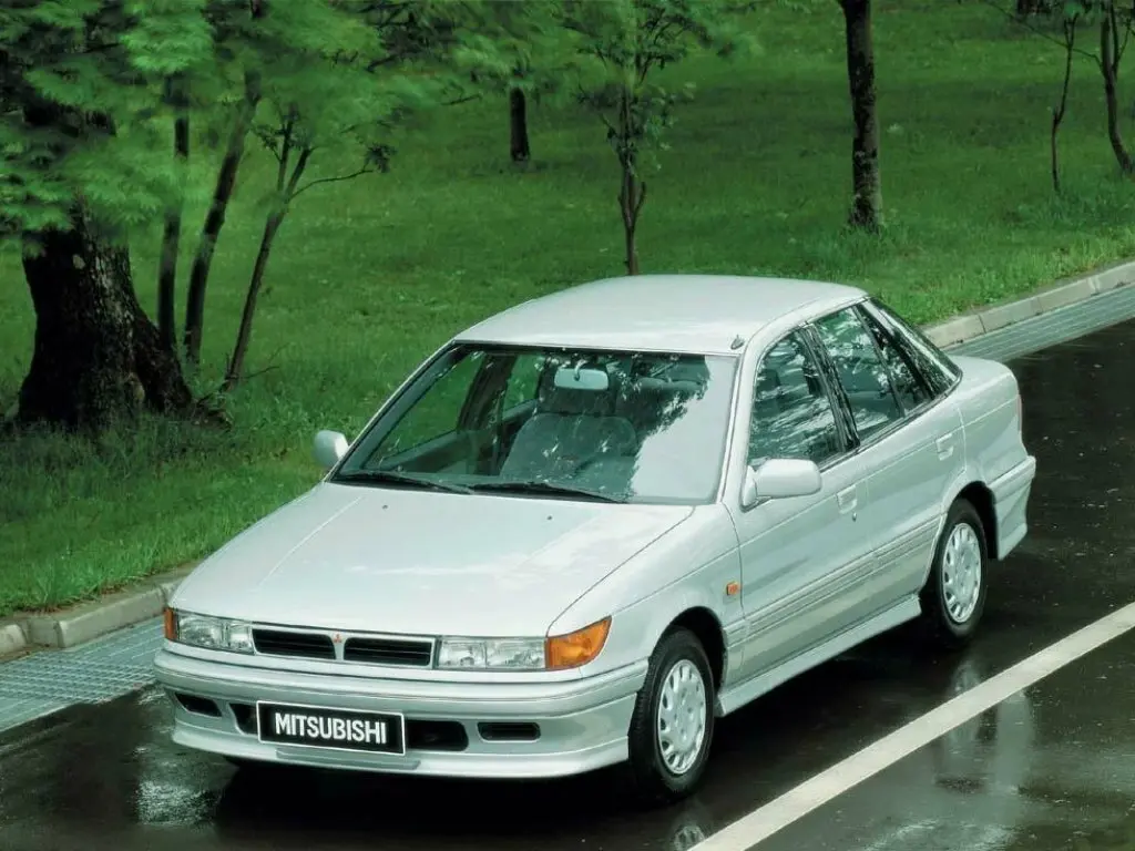 Mitsubishi Mirage III Лифтбек