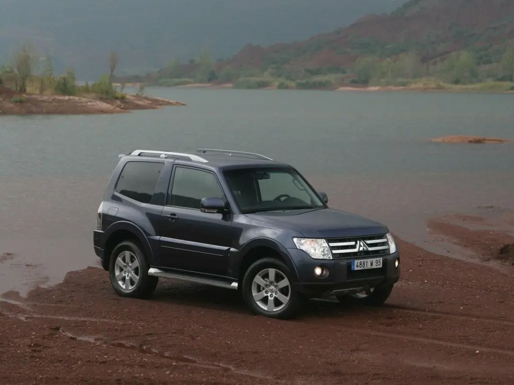 Mitsubishi Montero IV Внедорожник 3 дв.