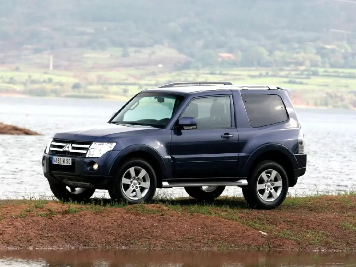 Mitsubishi Montero IV Внедорожник 3 дв. — сүрөт 2