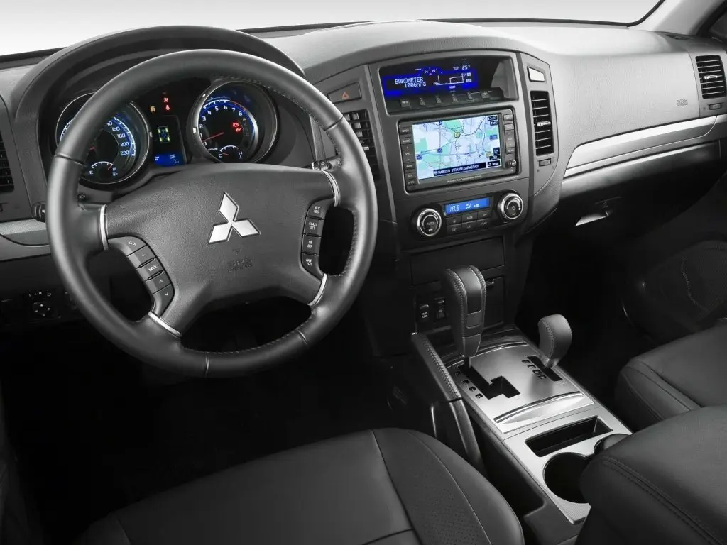 Mitsubishi Montero IV Внедорожник 3 дв. — сүрөт 5