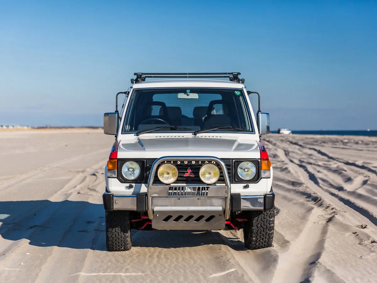Mitsubishi Pajero I Внедорожник 3 дв. — photo 3