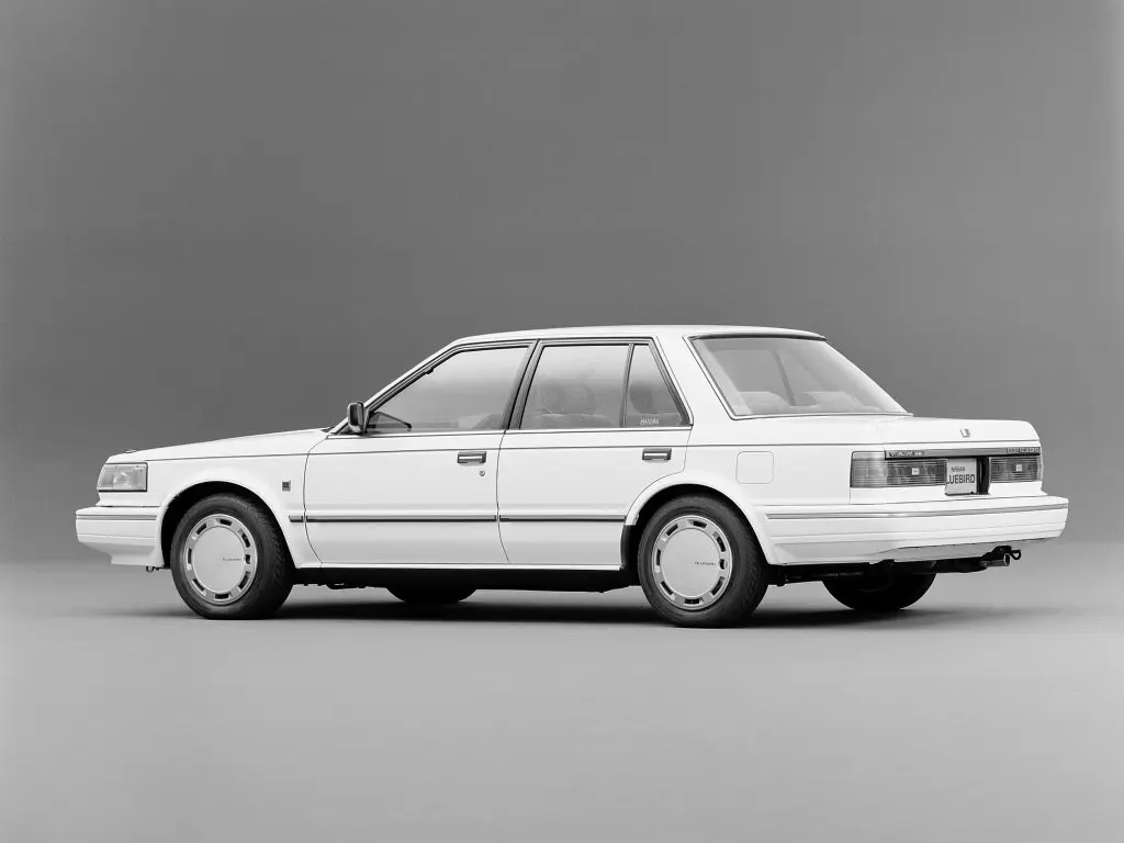 Nissan Maxima II (U11) Седан — 照片 2