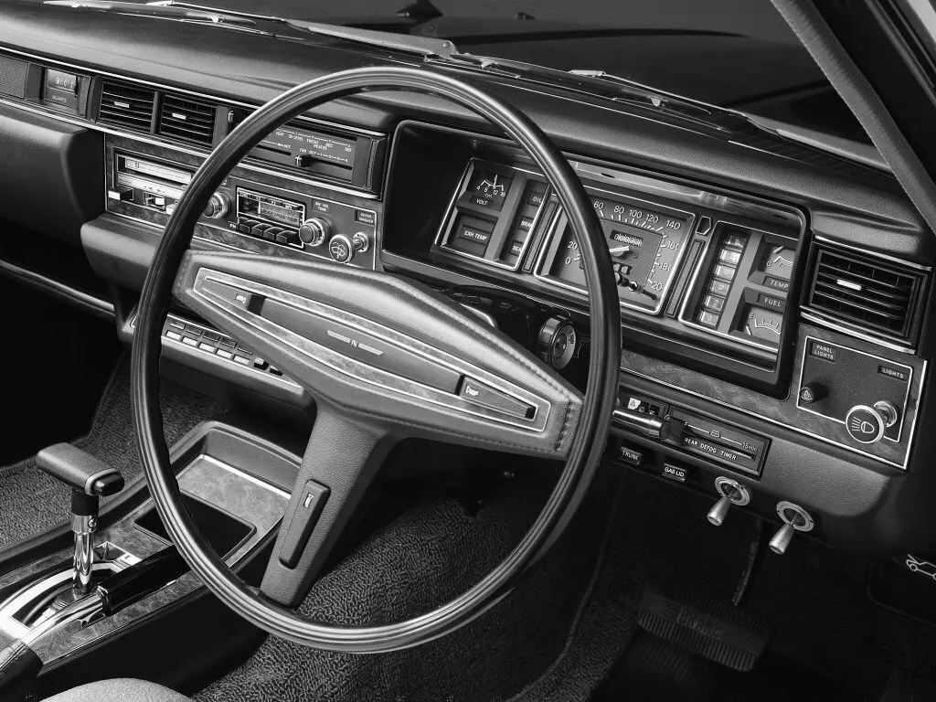 Nissan Cedric IV (330) Седан — сүрөт 3