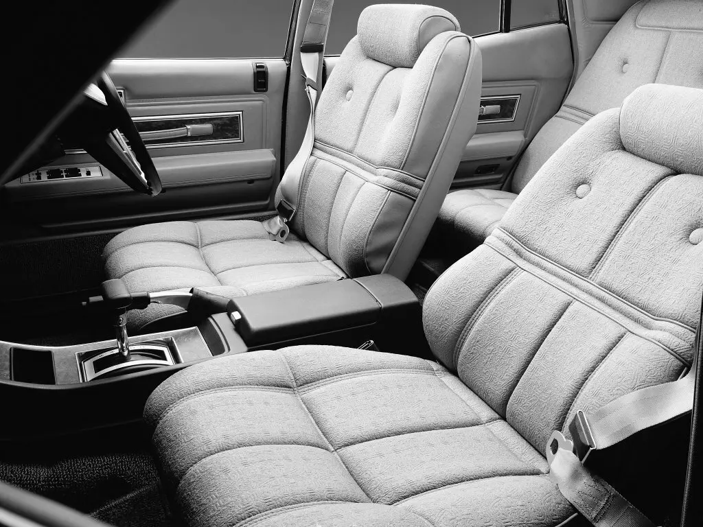 Nissan Cedric IV (330) Седан — сүрөт 4