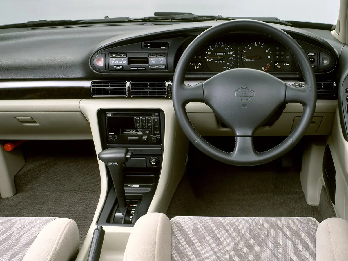 Nissan Bluebird X (U13) Седан — photo 4