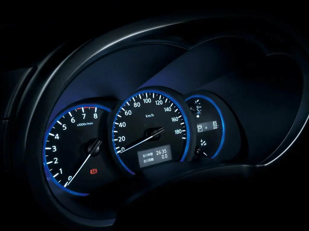 Nissan Elgrand III (E52) Минивэн — сүрөт 7