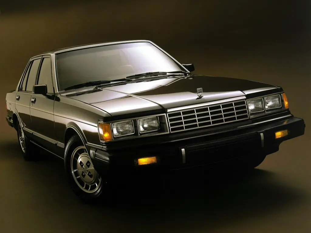 Nissan Maxima I (G910) Седан — 照片 2