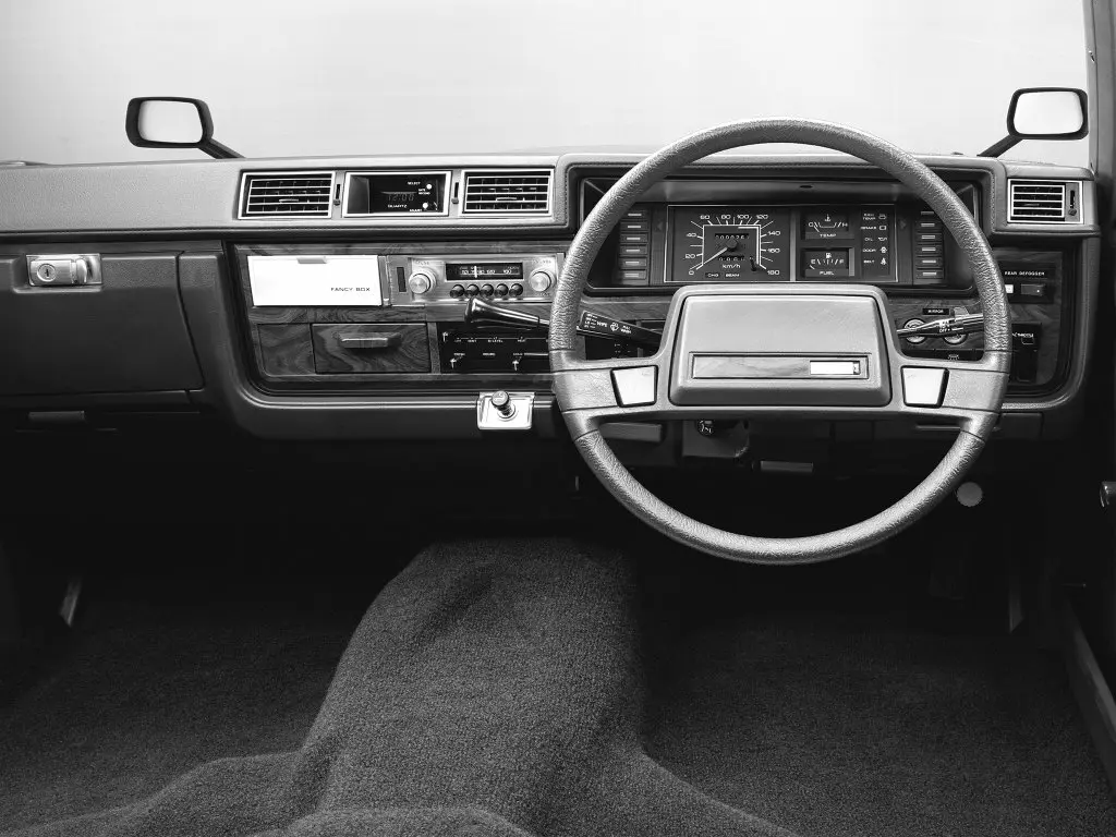 Nissan Cedric V (430) Седан — сүрөт 3