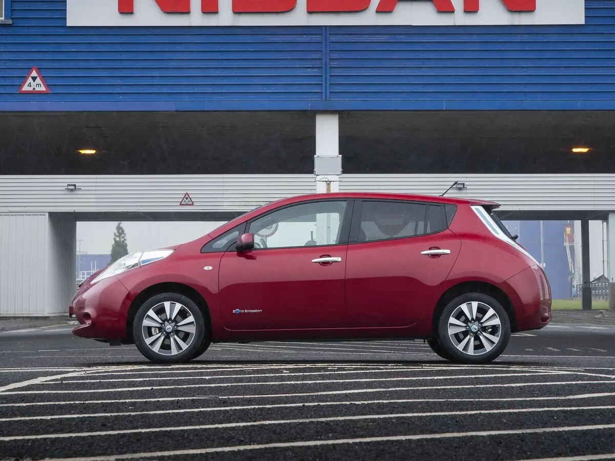 Nissan Leaf I (ZE0/AZE0) Хэтчбек 5 дв. — сүрөт 2