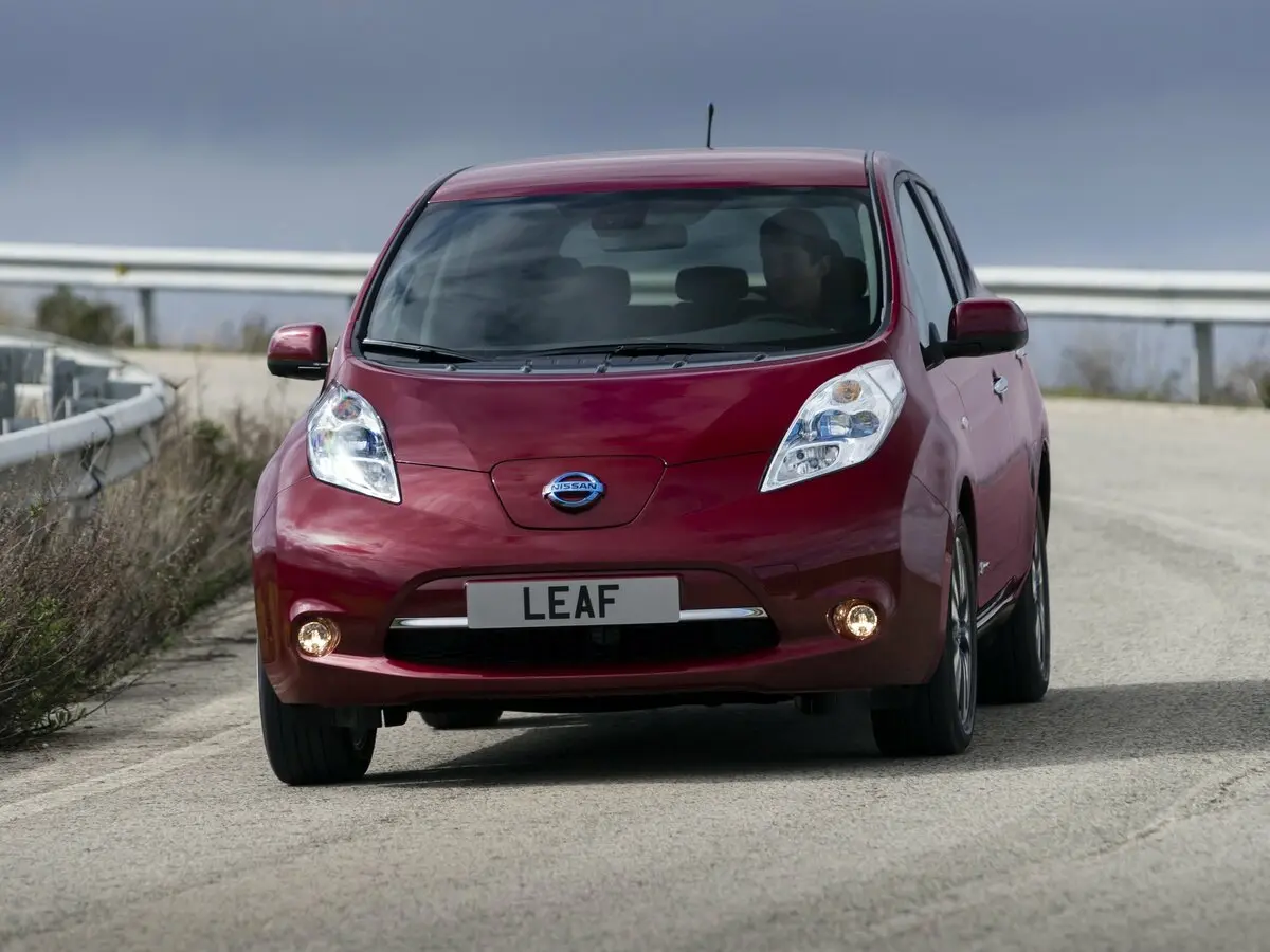 Nissan Leaf I (ZE0/AZE0) Хэтчбек 5 дв. — сүрөт 3