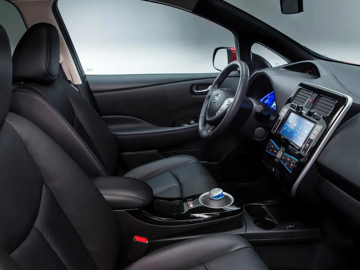 Nissan Leaf I (ZE0/AZE0) Хэтчбек 5 дв. — сүрөт 7