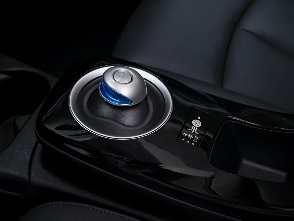 Nissan Leaf I (ZE0/AZE0) Хэтчбек 5 дв. — сүрөт 11