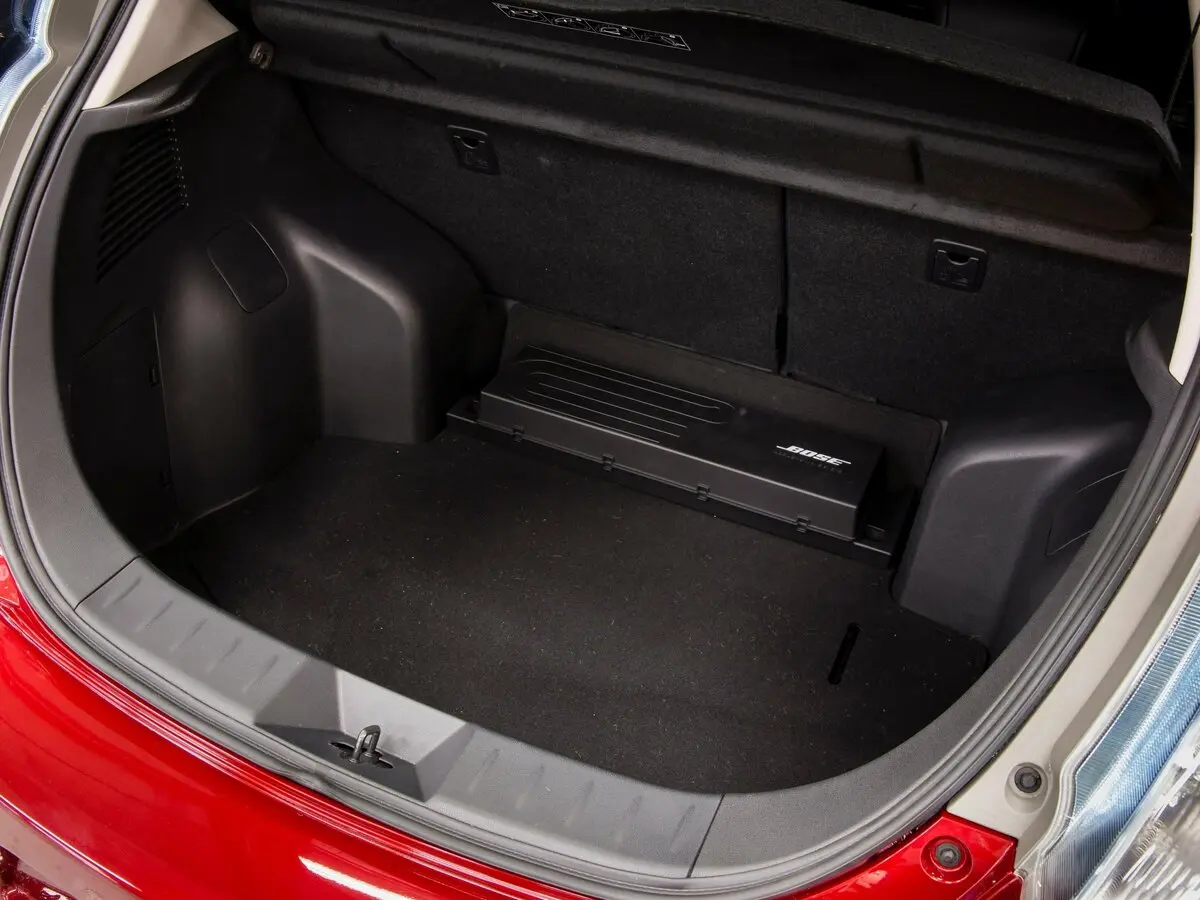 Nissan Leaf I (ZE0/AZE0) Хэтчбек 5 дв. — сүрөт 12