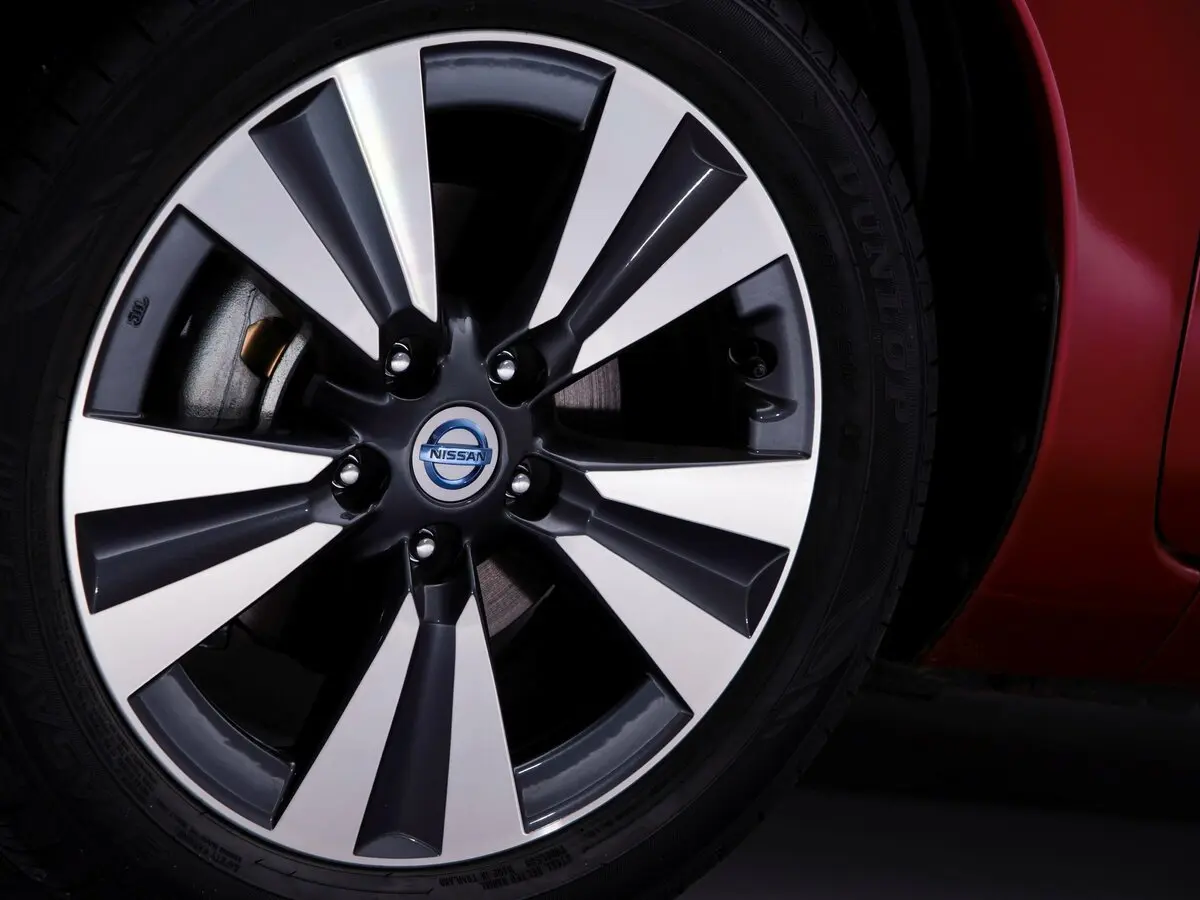 Nissan Leaf I (ZE0/AZE0) Хэтчбек 5 дв. — сүрөт 18