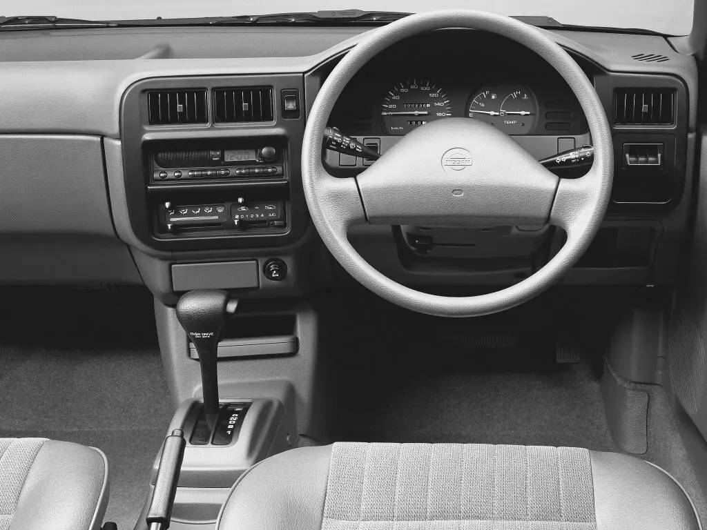Nissan AD I Универсал 3 дв. — фото 3