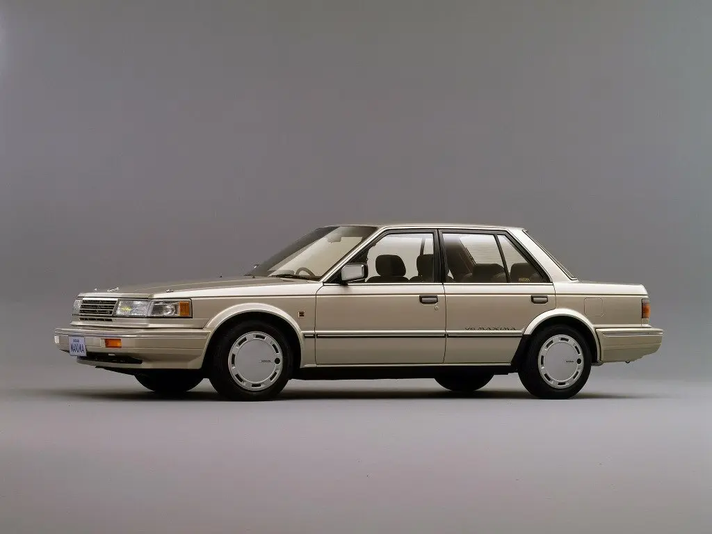Nissan Bluebird VII (U11) Седан