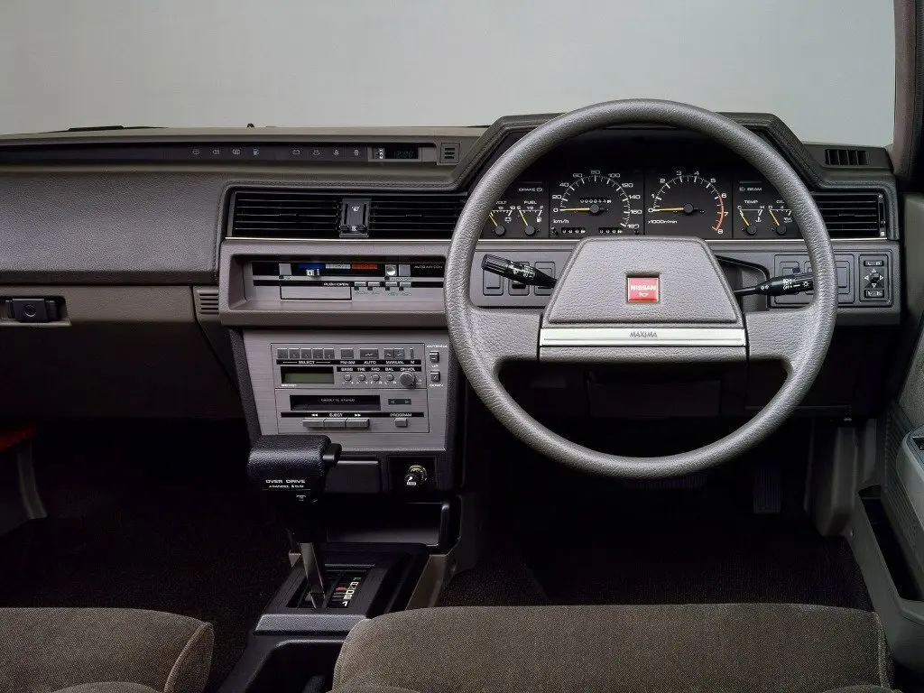 Nissan Bluebird VII (U11) Седан — сүрөт 3