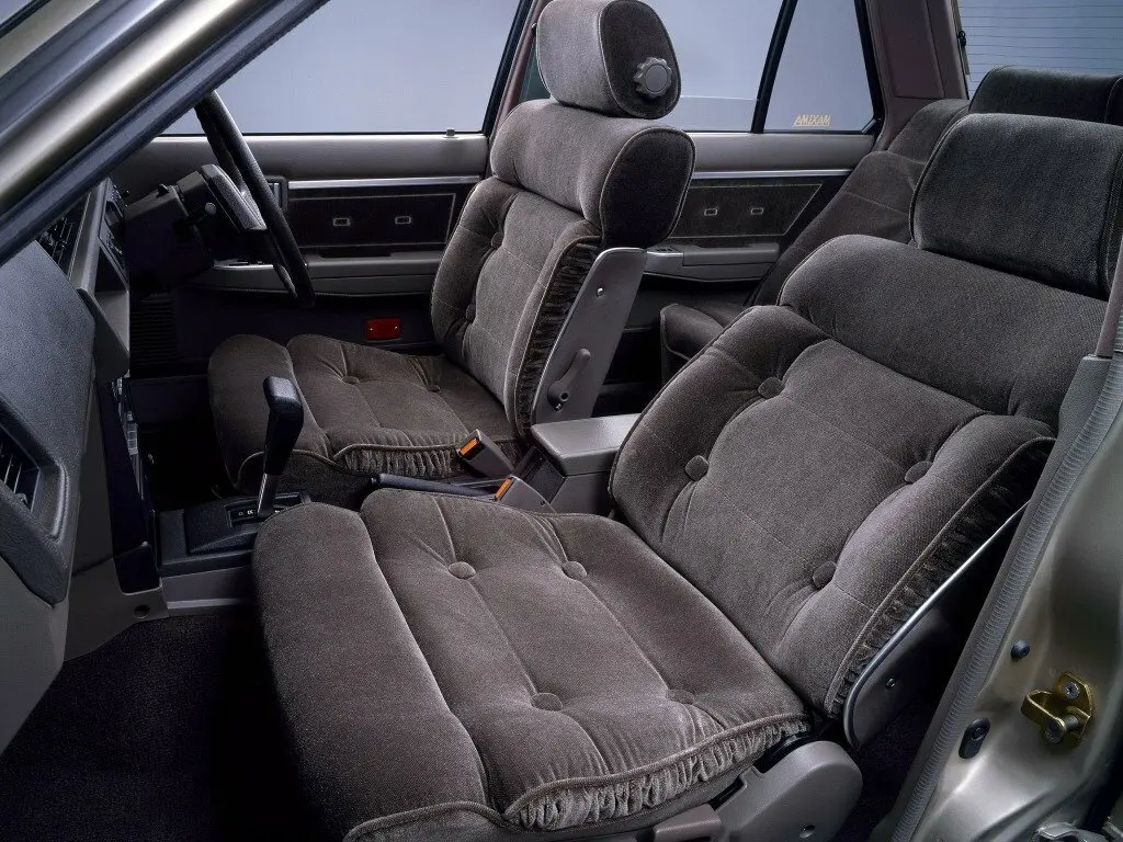 Nissan Bluebird VII (U11) Седан — сүрөт 4