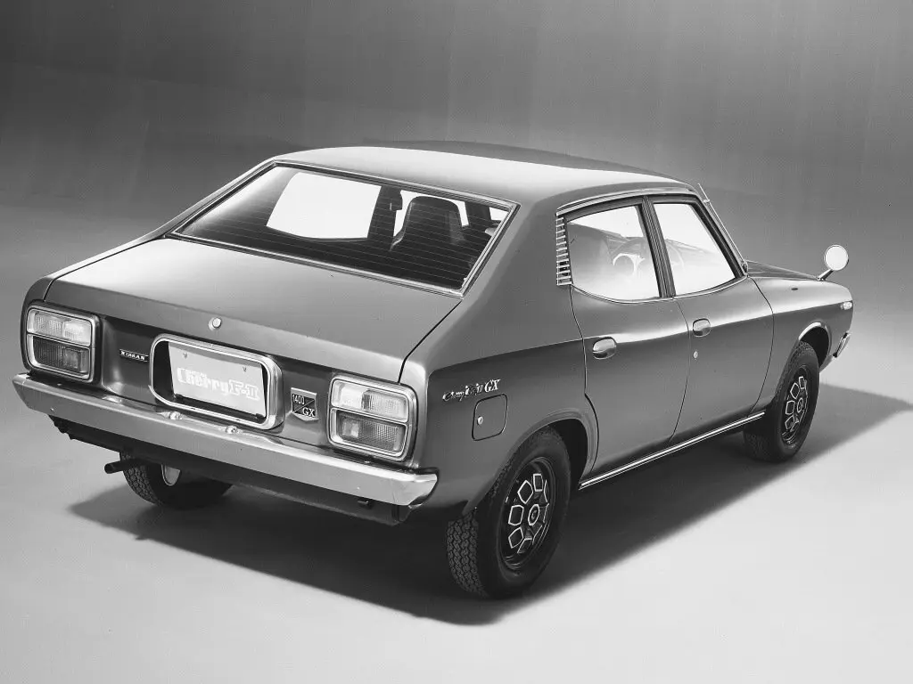 Nissan Cherry II (F10) Седан — photo 2