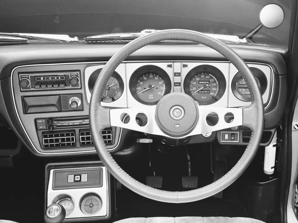 Nissan Cherry II (F10) Седан — photo 3