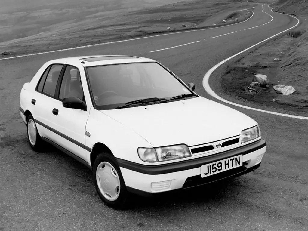 Nissan Sunny N14 Лифтбек