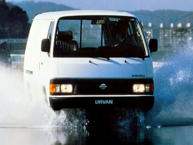 Nissan Urvan III (E24) Минивэн — сүрөт 2