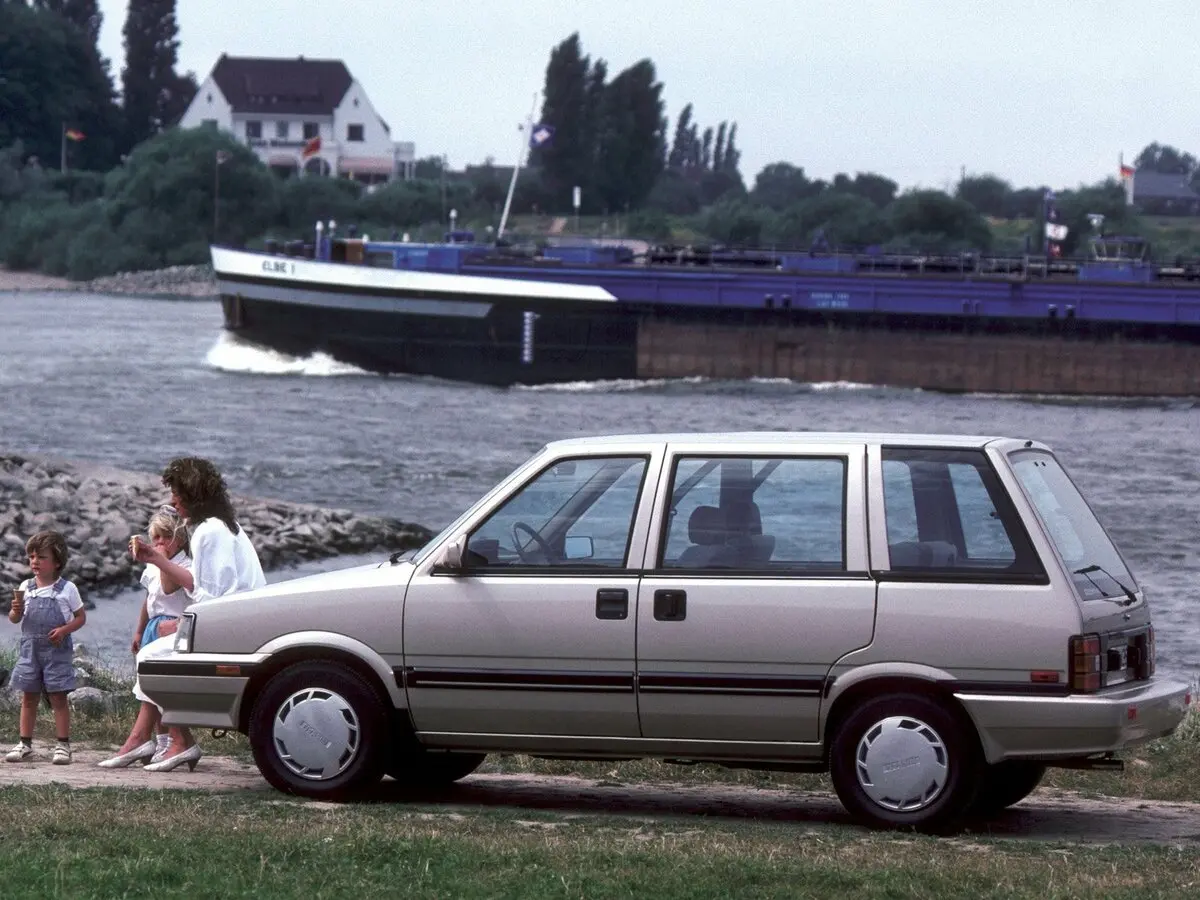 Nissan Prairie I (M10) Компактвэн — сүрөт 2