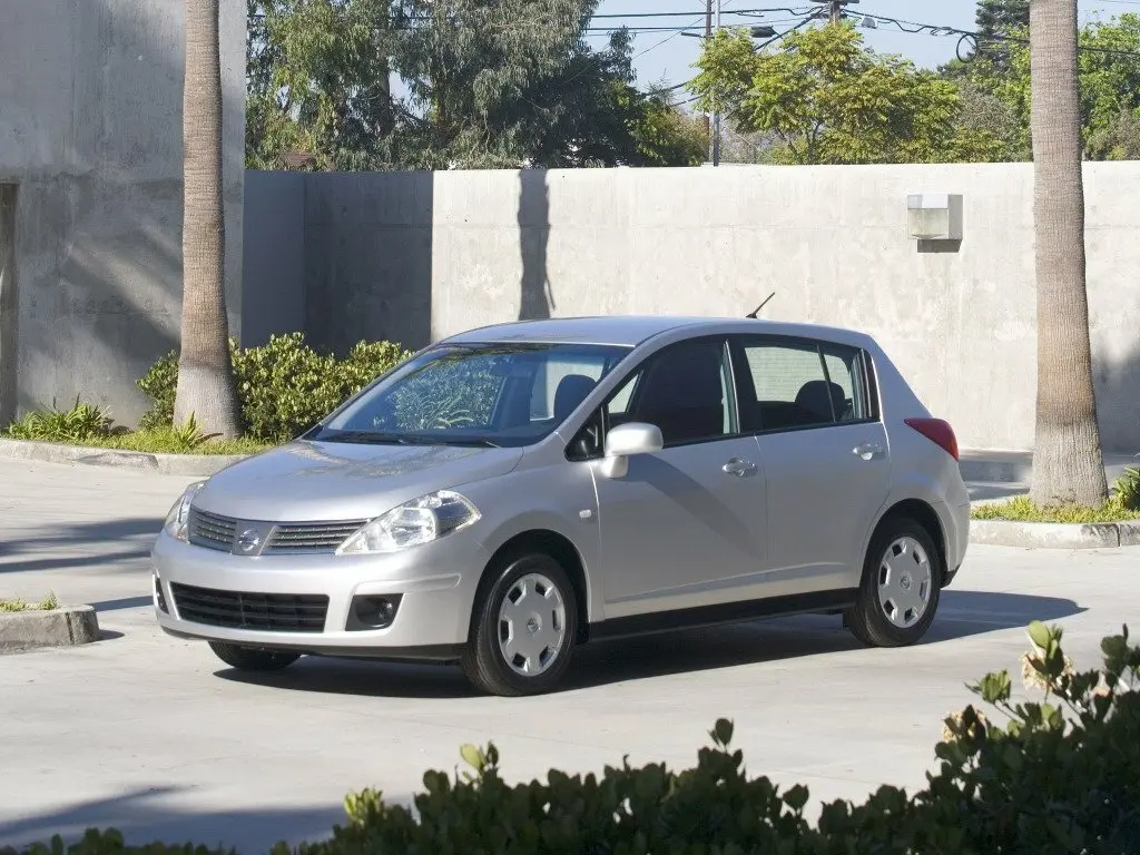 Nissan Versa I Хэтчбек 5 дв.