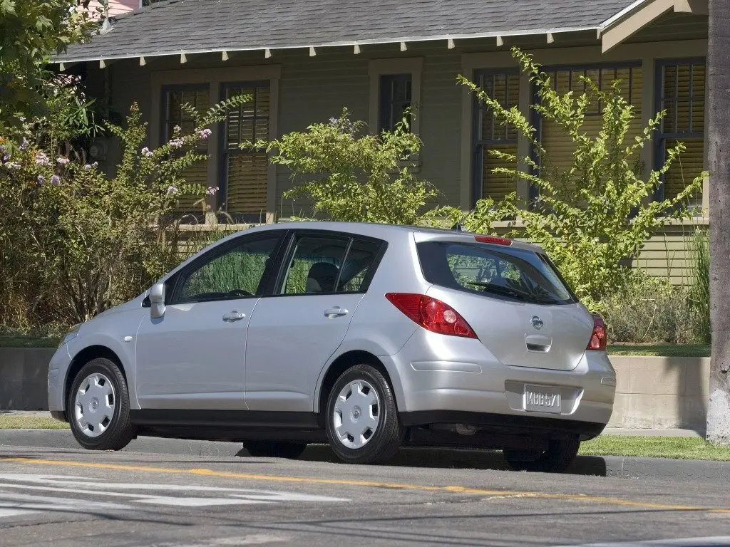Nissan Versa I Хэтчбек 5 дв. — сүрөт 5
