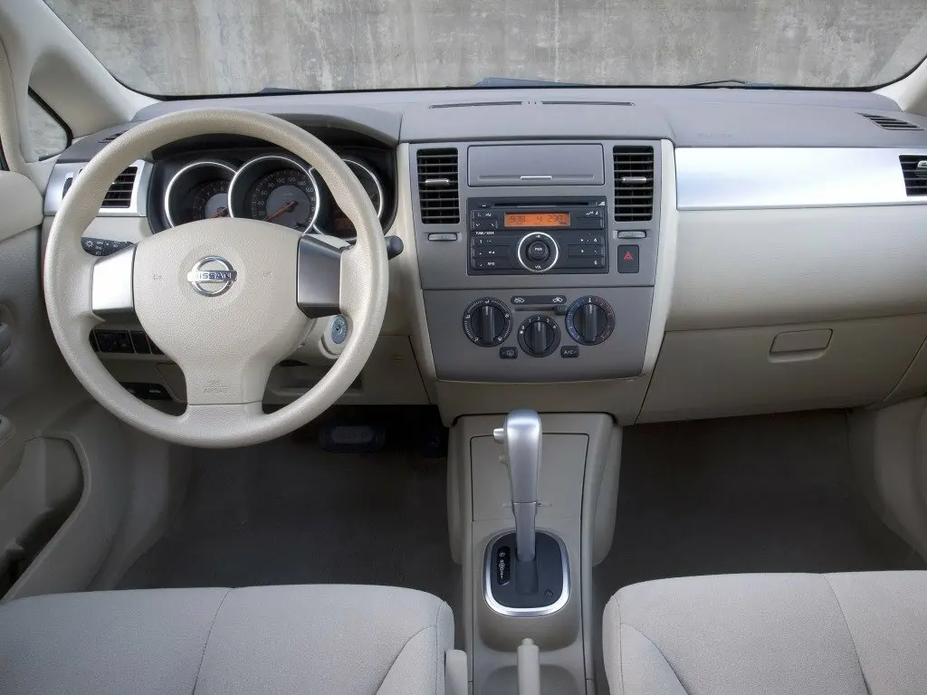 Nissan Versa I Хэтчбек 5 дв. — сүрөт 6